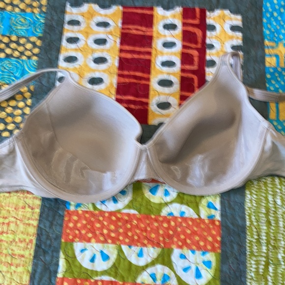 NWOT Bali bra - Picture 3 of 4